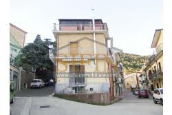 Terratetto con garage - Carife (AV), via Madonna delle Grazie, a pochi passi da piazza San Giovanni, proponiamo in vendita terratetto di complessivi mq. 98,00