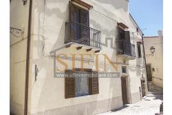 Casa centro storico - Zungoli (AV), via Guglielmo Marconi, in pieno centro storico dei fantico borgo, proponiamo in vendita casa singola di complessivi mq. 135,00 ca.