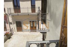 Casa centro storico - Zungoli (AV), via Guglielmo Marconi, in pieno centro storico dei fantico borgo, proponiamo in vendita casa singola di complessivi mq. 135,00 ca.