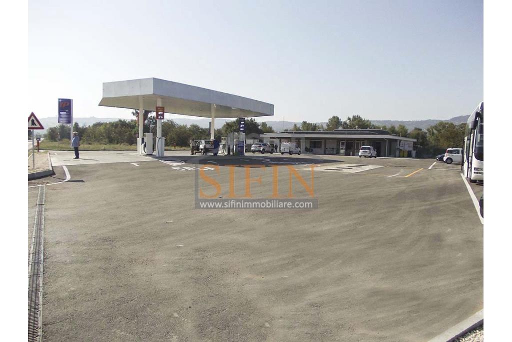 Stazione Servizio  - Flumeri (AV) distributore carburanti, INDIPENDENTE, in vendita di complessivi mq. 5.800,00 con bar, ristorante pizzeria, su strada ad alto flusso veicolare