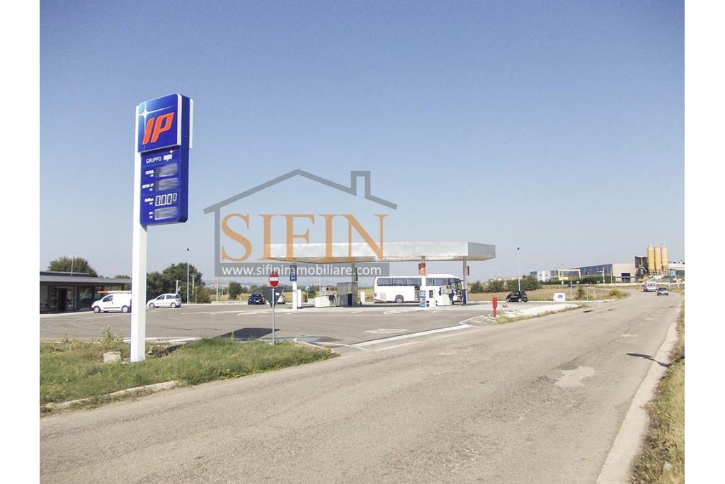 Stazione Servizio  - Flumeri (AV) distributore carburanti, INDIPENDENTE, in vendita di complessivi mq. 5.800,00 con bar, ristorante pizzeria, su strada ad alto flusso veicolare