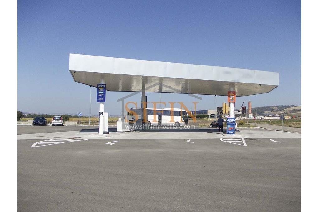 Stazione Servizio  - Flumeri (AV) distributore carburanti, INDIPENDENTE, in vendita di complessivi mq. 5.800,00 con bar, ristorante pizzeria, su strada ad alto flusso veicolare