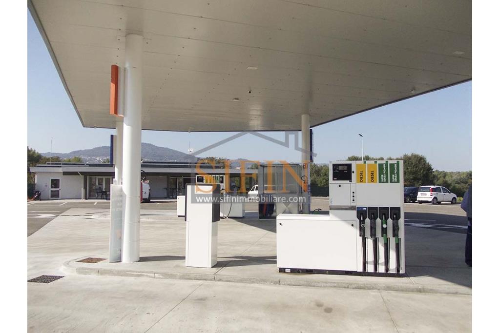 Stazione Servizio  - Flumeri (AV) distributore carburanti, INDIPENDENTE, in vendita di complessivi mq. 5.800,00 con bar, ristorante pizzeria, su strada ad alto flusso veicolare