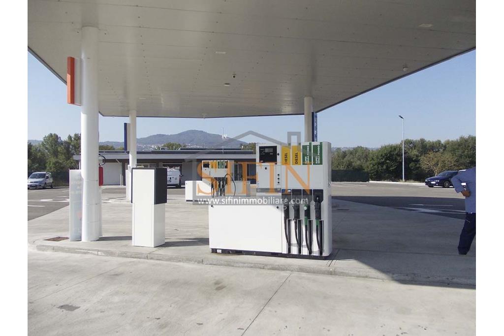 Stazione Servizio  - Flumeri (AV) distributore carburanti, INDIPENDENTE, in vendita di complessivi mq. 5.800,00 con bar, ristorante pizzeria, su strada ad alto flusso veicolare