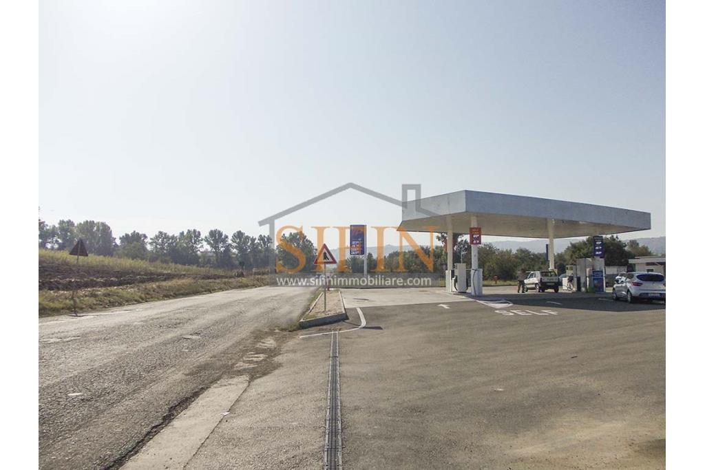 Stazione Servizio  - Flumeri (AV) distributore carburanti, INDIPENDENTE, in vendita di complessivi mq. 5.800,00 con bar, ristorante pizzeria, su strada ad alto flusso veicolare