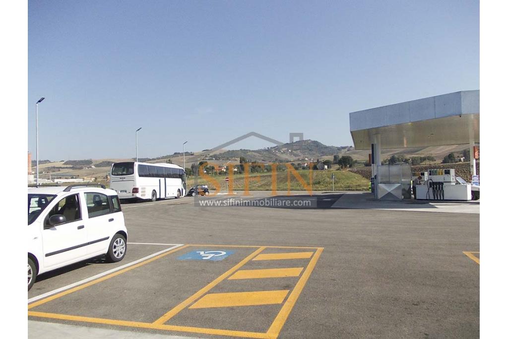 Stazione Servizio  - Flumeri (AV) distributore carburanti, INDIPENDENTE, in vendita di complessivi mq. 5.800,00 con bar, ristorante pizzeria, su strada ad alto flusso veicolare