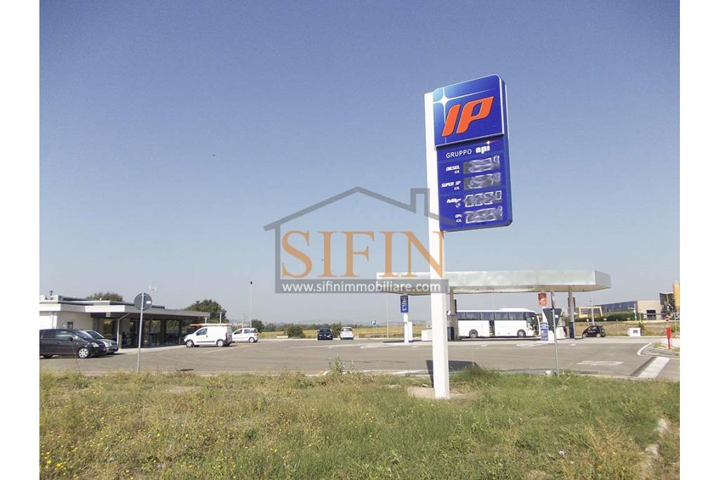 Stazione Servizio  - Flumeri (AV) distributore carburanti, INDIPENDENTE, in vendita di complessivi mq. 5.800,00 con bar, ristorante pizzeria, su strada ad alto flusso veicolare