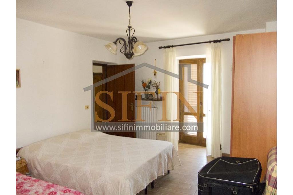 Casa centro storico - Zungoli (AV), via Guglielmo Marconi, in pieno centro storico dei fantico borgo, proponiamo in vendita casa singola di complessivi mq. 135,00 ca.