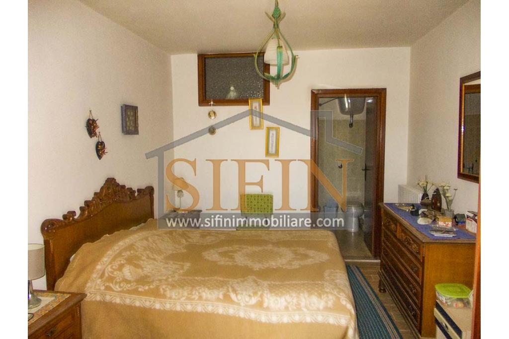 Casa centro storico - Zungoli (AV), via Guglielmo Marconi, in pieno centro storico dei fantico borgo, proponiamo in vendita casa singola di complessivi mq. 135,00 ca.