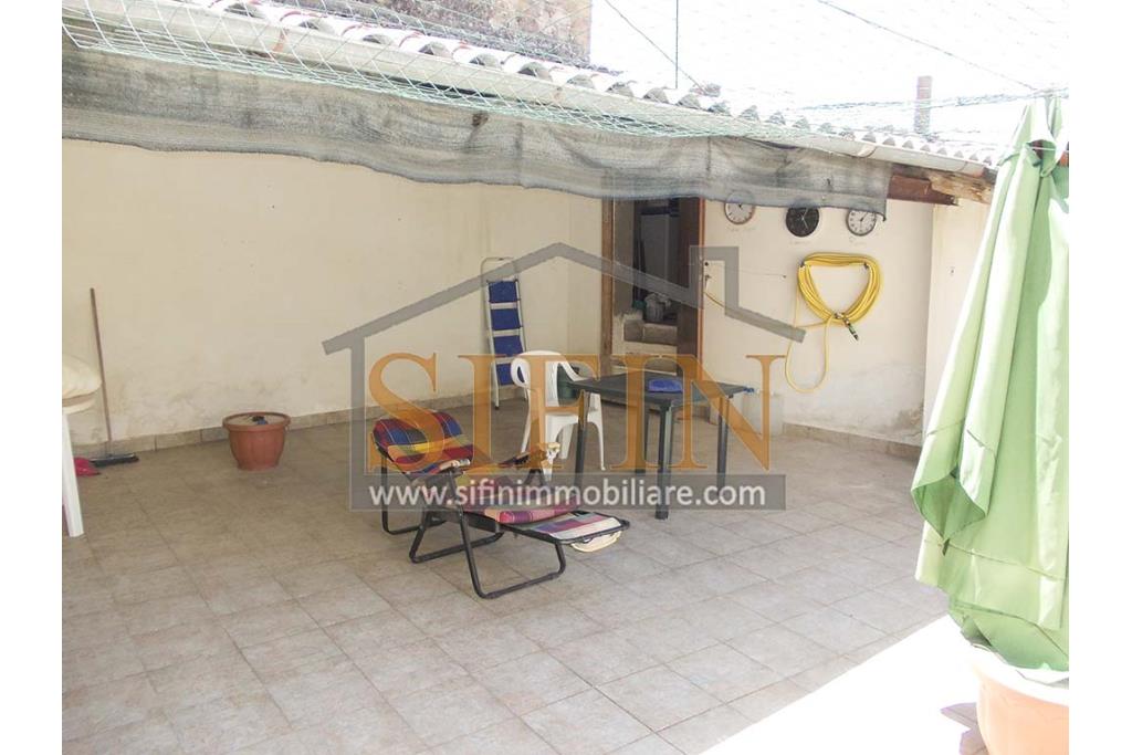 Casa centro storico - Zungoli (AV), via Guglielmo Marconi, in pieno centro storico dei fantico borgo, proponiamo in vendita casa singola di complessivi mq. 135,00 ca.