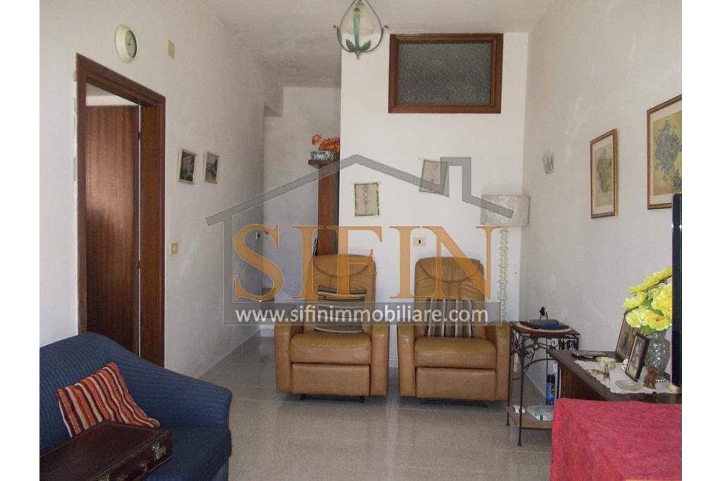 Casa centro storico - Zungoli (AV), via Guglielmo Marconi, in pieno centro storico dei fantico borgo, proponiamo in vendita casa singola di complessivi mq. 135,00 ca.