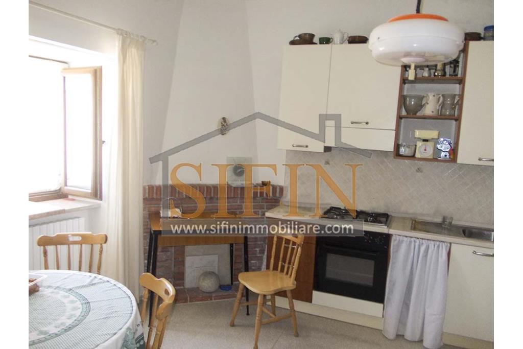 Casa centro storico - Zungoli (AV), via Guglielmo Marconi, in pieno centro storico dei fantico borgo, proponiamo in vendita casa singola di complessivi mq. 135,00 ca.