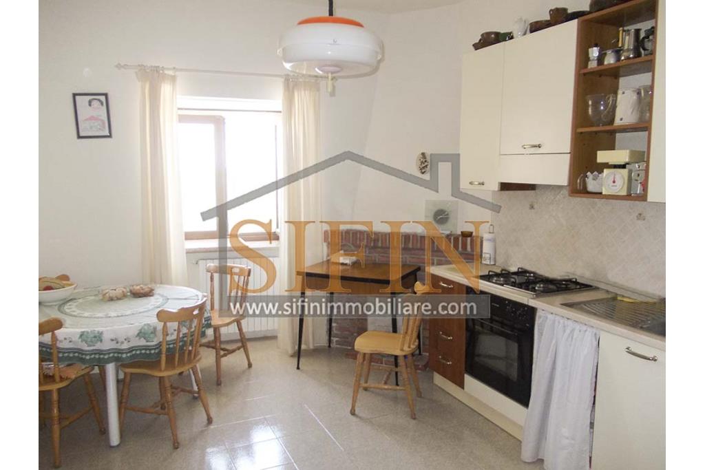 Casa centro storico - Zungoli (AV), via Guglielmo Marconi, in pieno centro storico dei fantico borgo, proponiamo in vendita casa singola di complessivi mq. 135,00 ca.