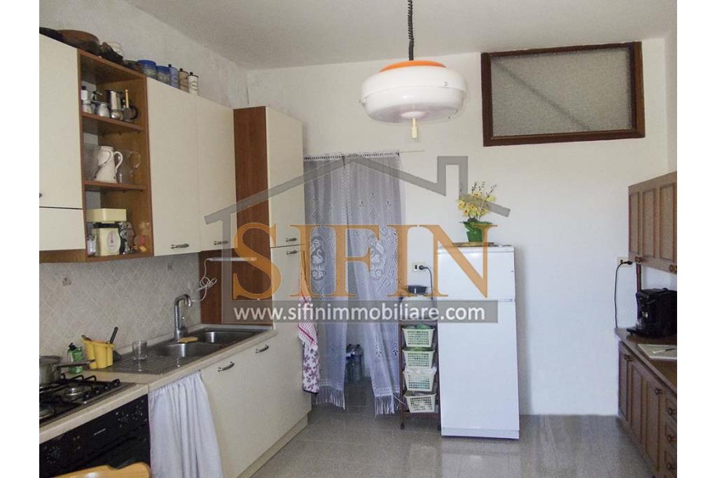 Casa centro storico - Zungoli (AV), via Guglielmo Marconi, in pieno centro storico dei fantico borgo, proponiamo in vendita casa singola di complessivi mq. 135,00 ca.